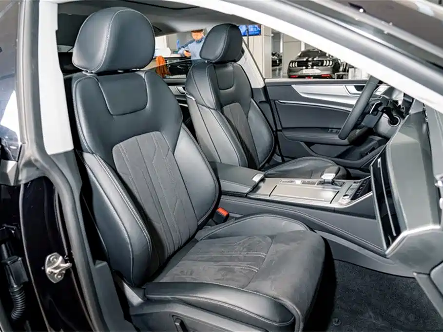 Audi A7L 2024 45 TFSI Luxury фото 18