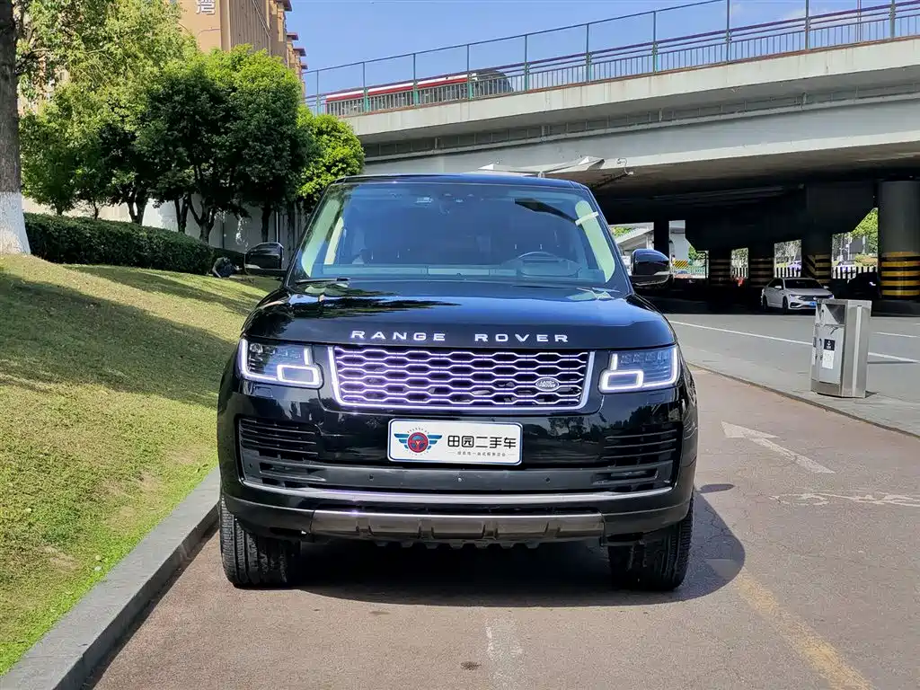 Land Rover Range Rover 2021 3.0 L6 Heritage Extended Classic Edition фото 2