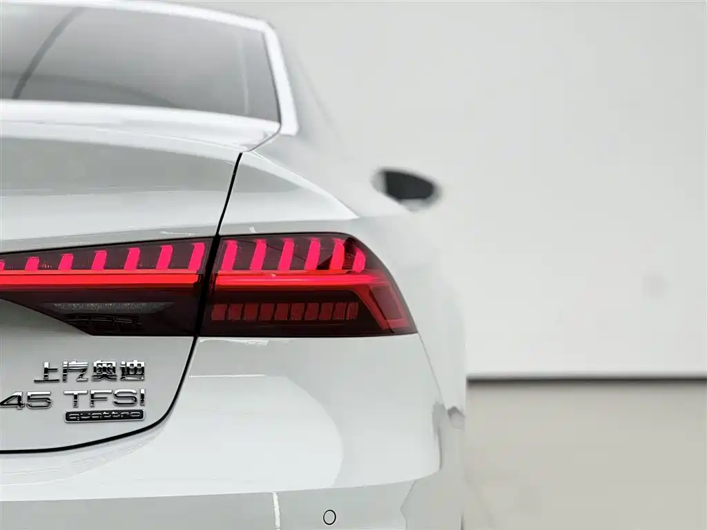 Photo 16 - Audi A7L