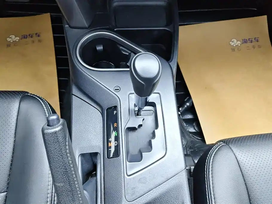 Toyota RAV4 Rongfang 2016 2.0L CVT 2WD Trend (China V) фото 16