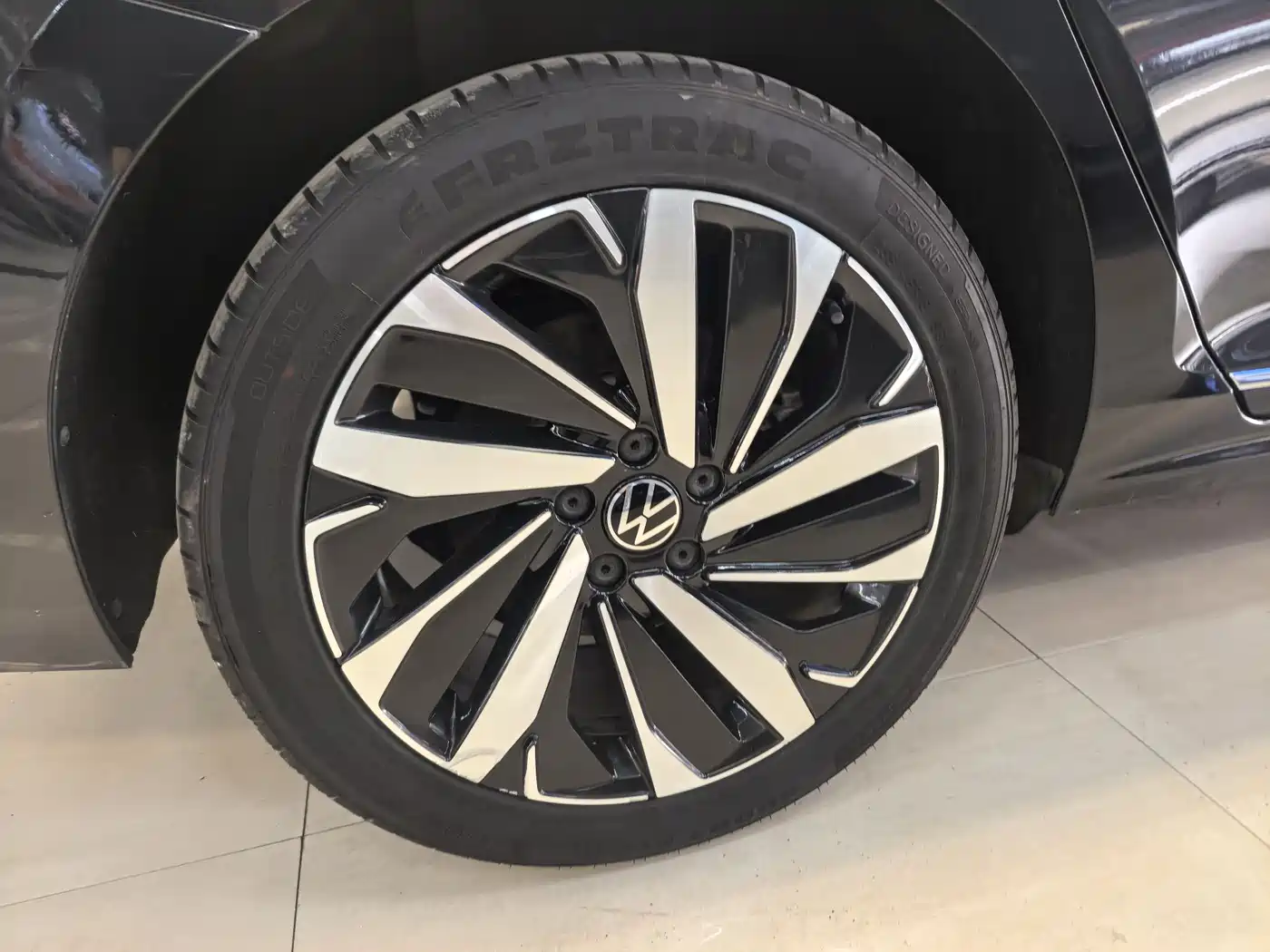 Volkswagen Passat 2023 330TSI Luxury Edition фото 16