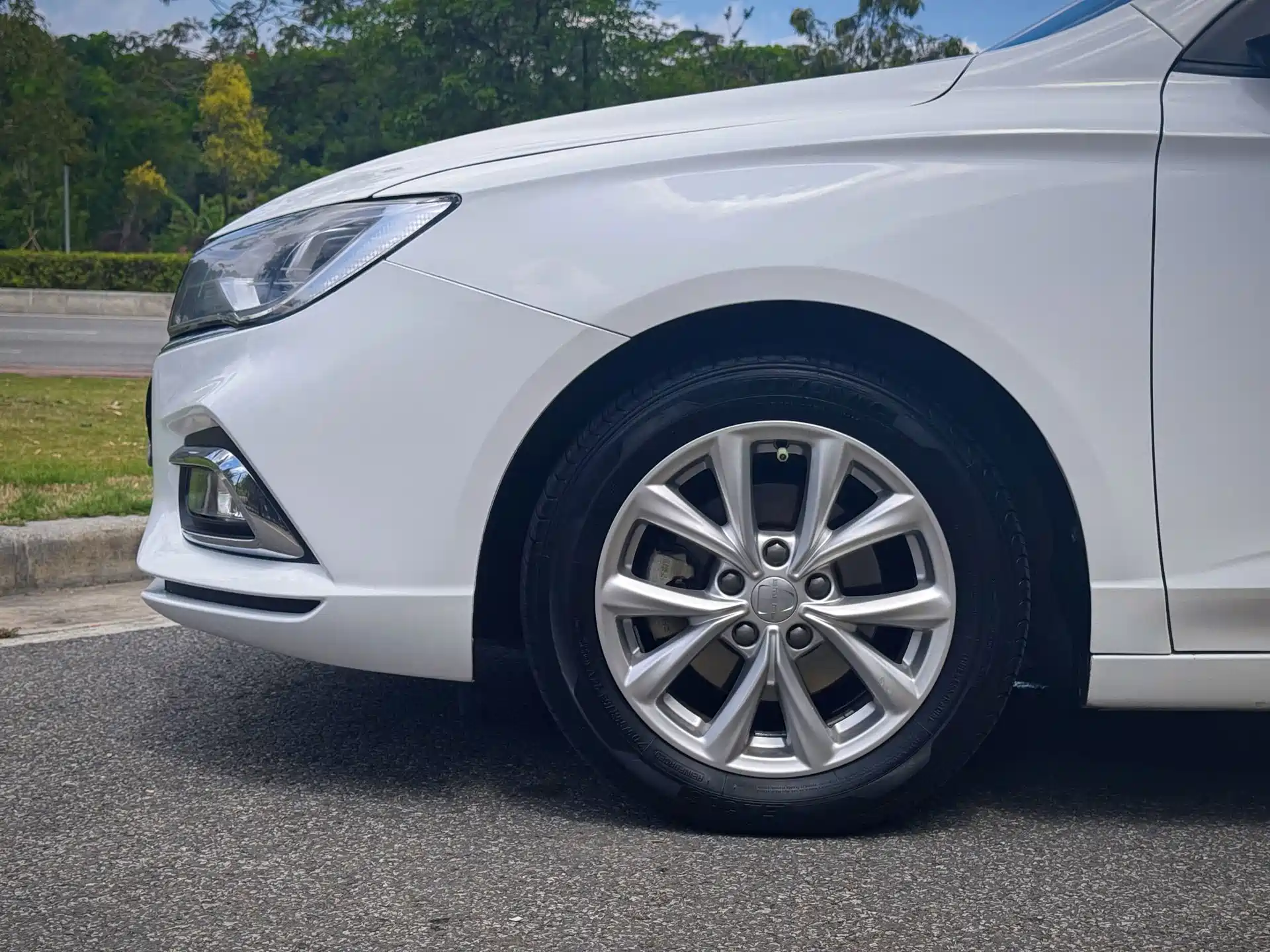 Фото 4 - Roewe i5