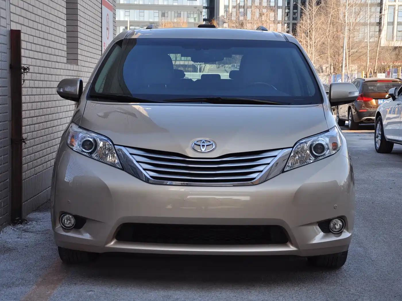 Toyota Sienna 2013 3.5L 4WD Automatic фото 2