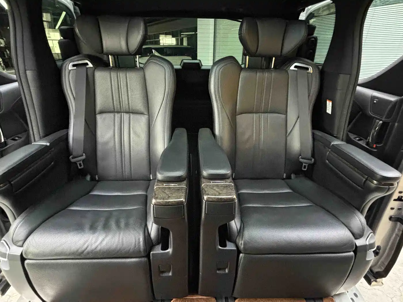 Toyota Alphard 2018 Facelift 3.5L Premium Edition фото 10