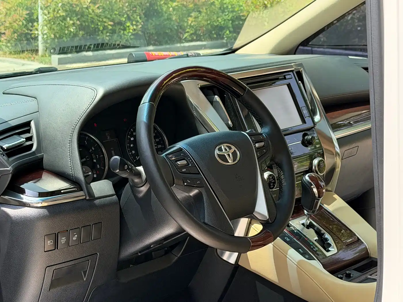 Toyota Alphard 2015 3.5L Luxury Edition фото 8