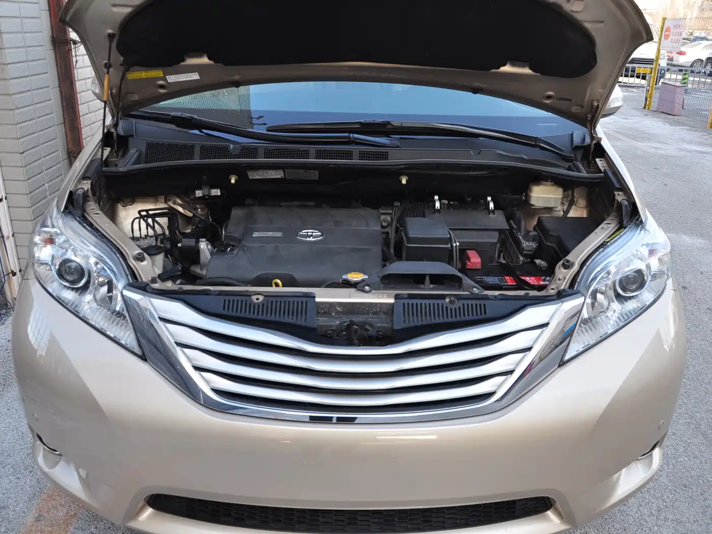 Toyota Sienna 2013 3.5L 4WD Automatic фото 17