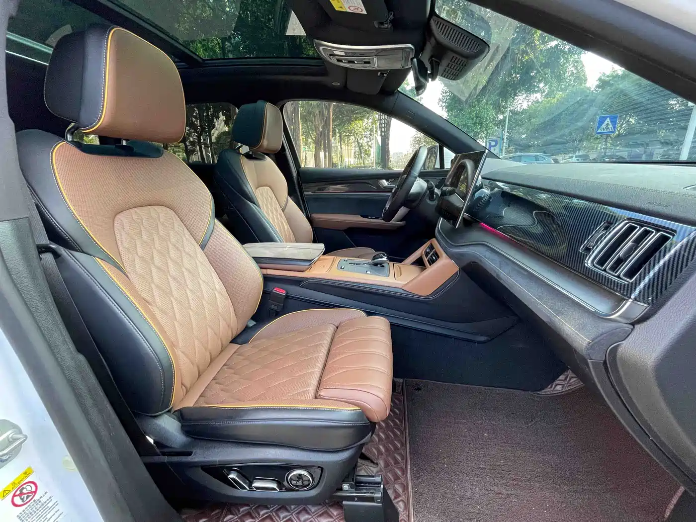 BYD Tang New Energy 2021 DM-i 112KM Honor фото 10