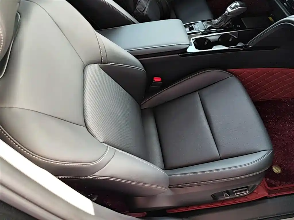 Toyota Camry 2026 Hybrid 2.0HSE Sport Lite Edition фото 25