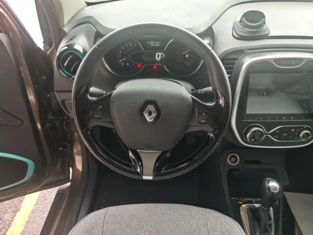 Фото 11 - Renault Captur
