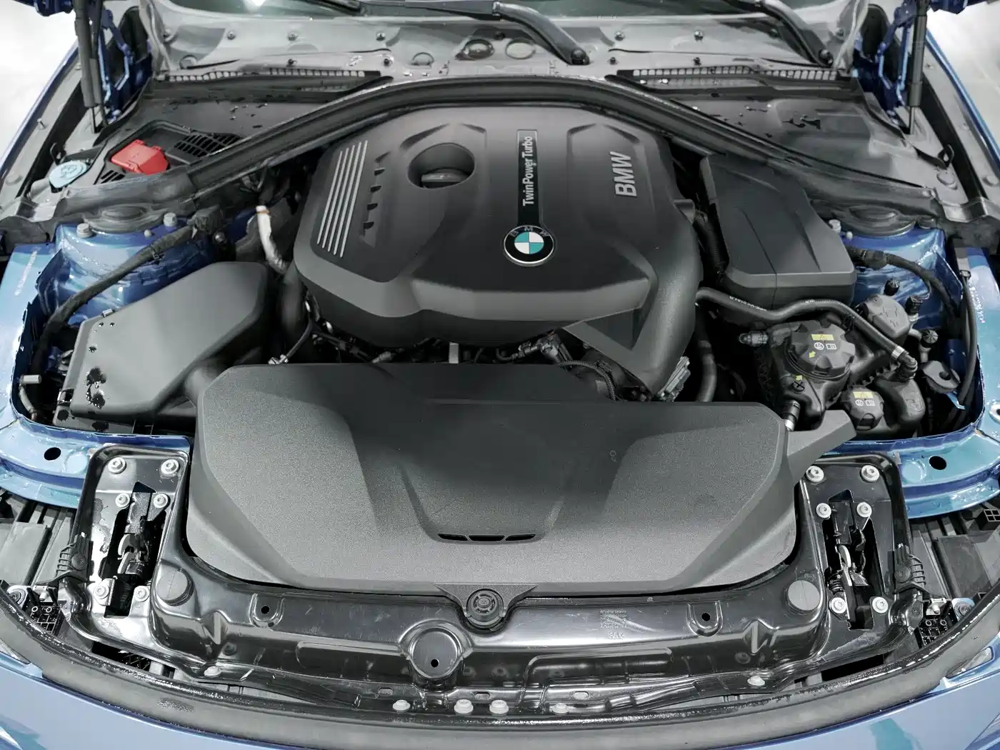 BMW 3 Series 2019 320i M Sport Black Night Edition фото 25
