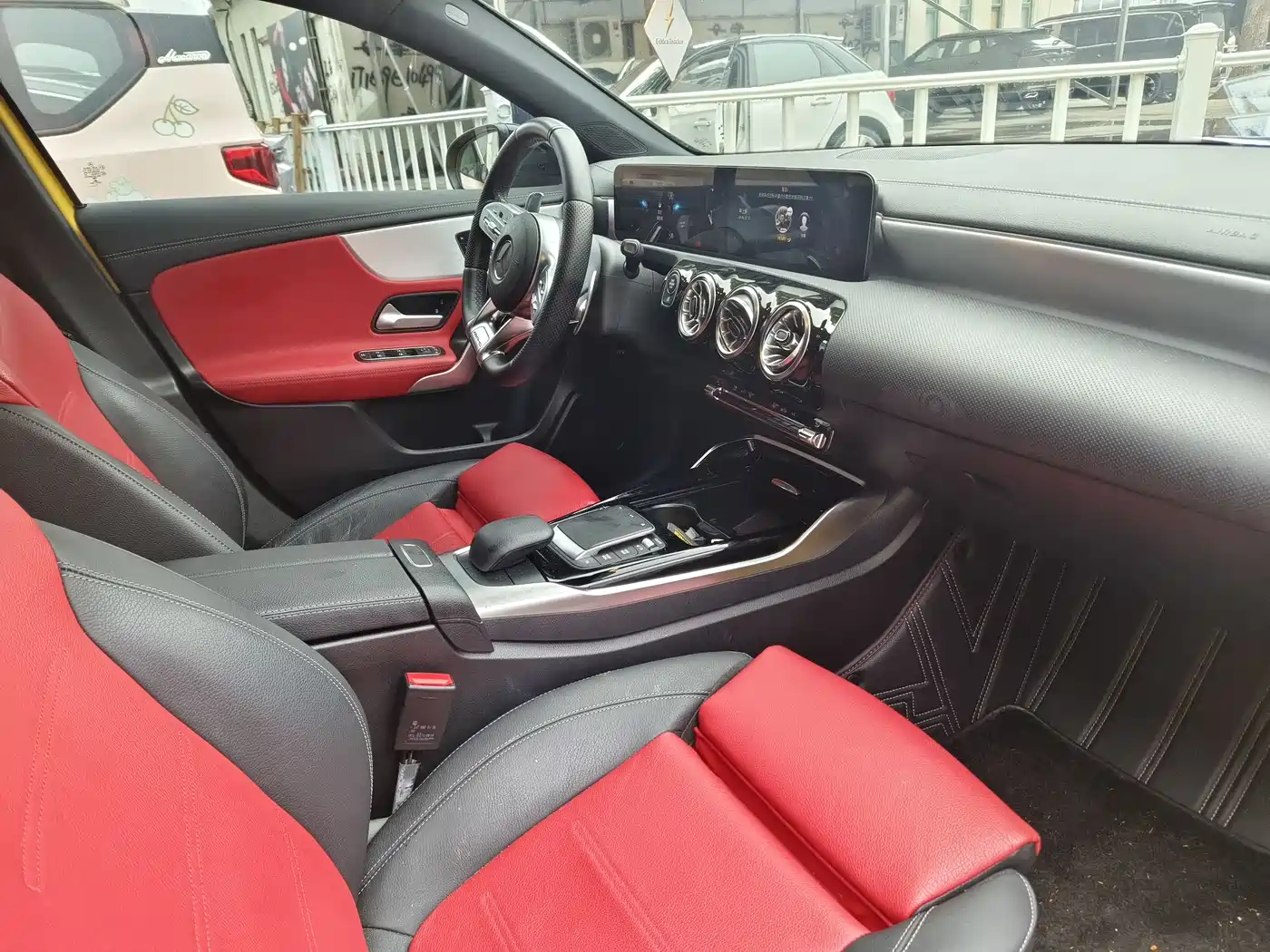 Mercedes-Benz A-Class AMG (Import) 2020 AMG A 35 4MATIC фото 12