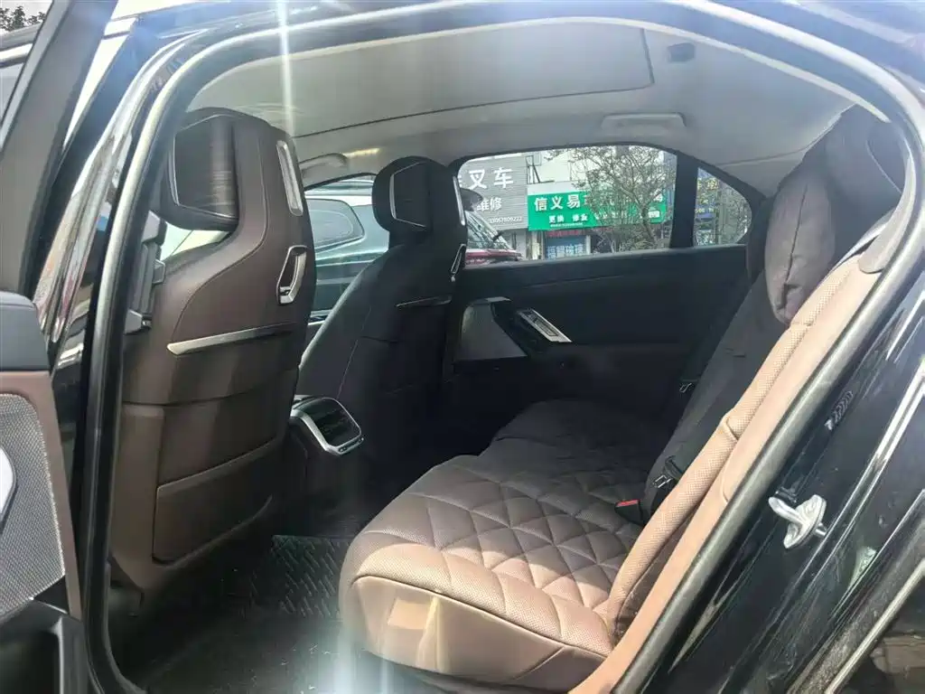 BMW 7-SERIES