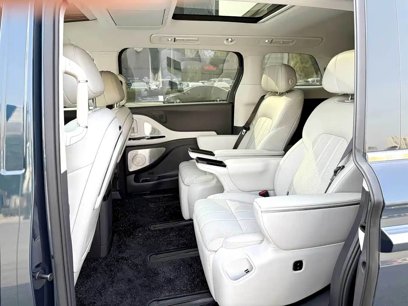Voyah Auto Voyah Dreamer 2025 PHEV AWD Flagship Kunpeng Edition фото 5