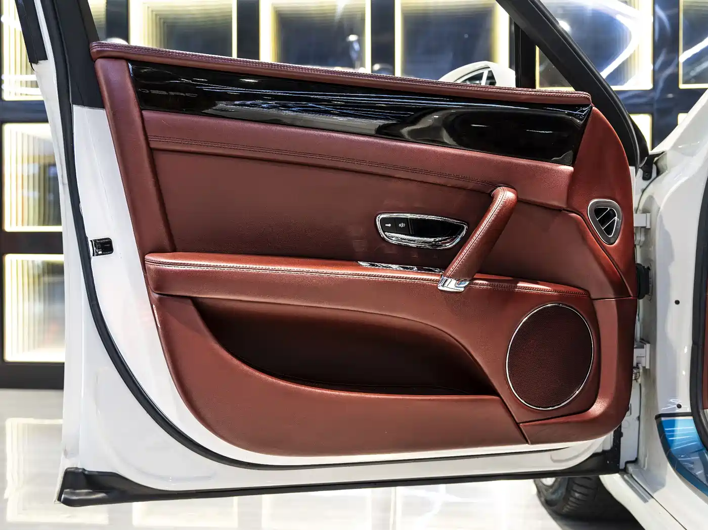 Bentley Flying Spur 2014 4.0T V8 Prestige Edition фото 12