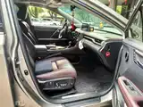 Фото 4 - Lexus RX