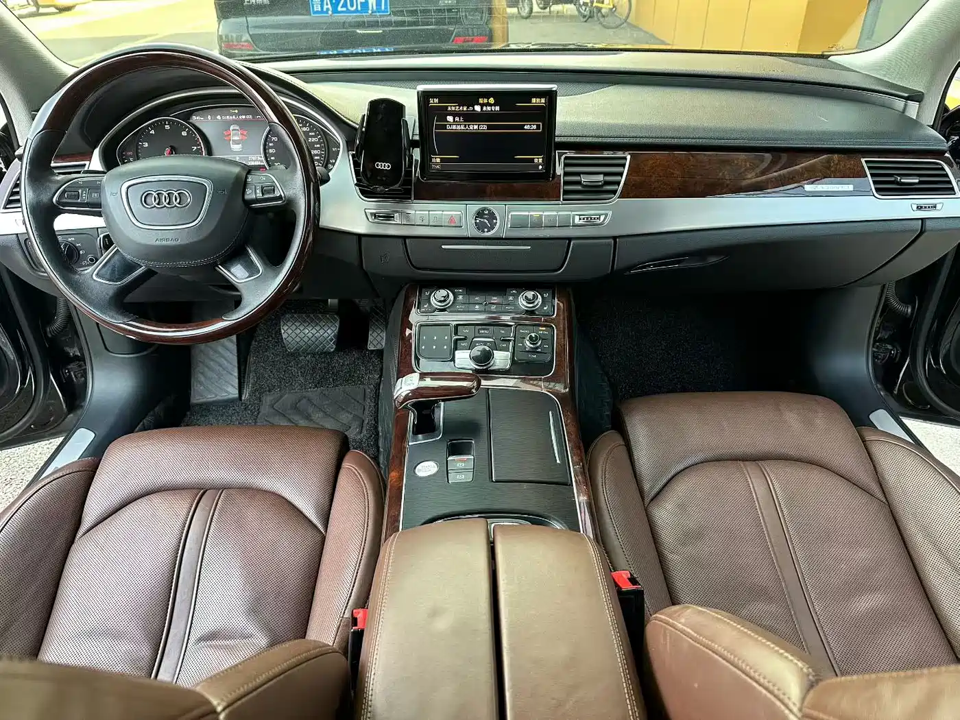 Фото 6 - Audi A8