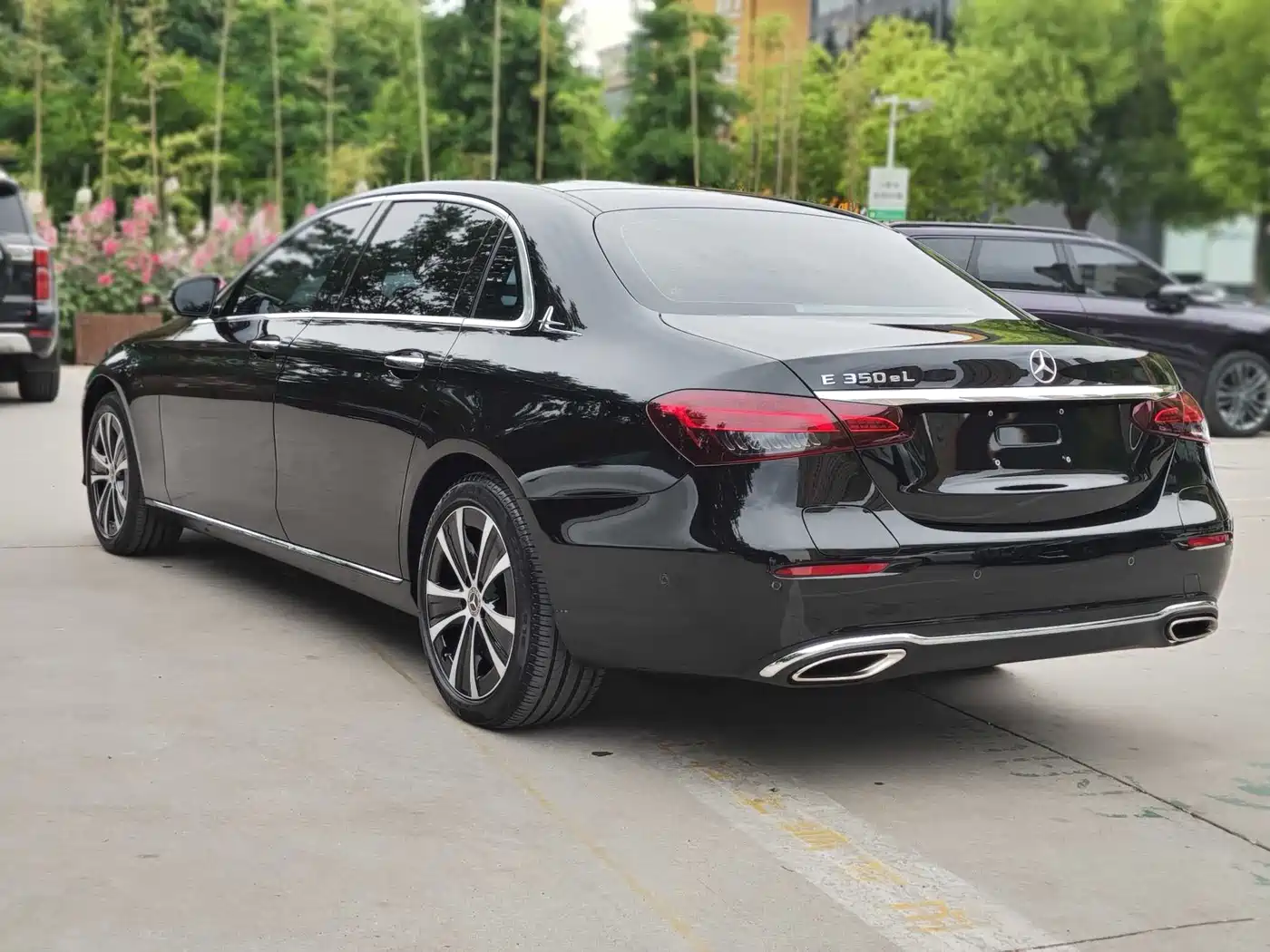 Mercedes-Benz E-Class New Energy 2022 E 350 e L Plug-in Hybrid Sports Sedan фото 18