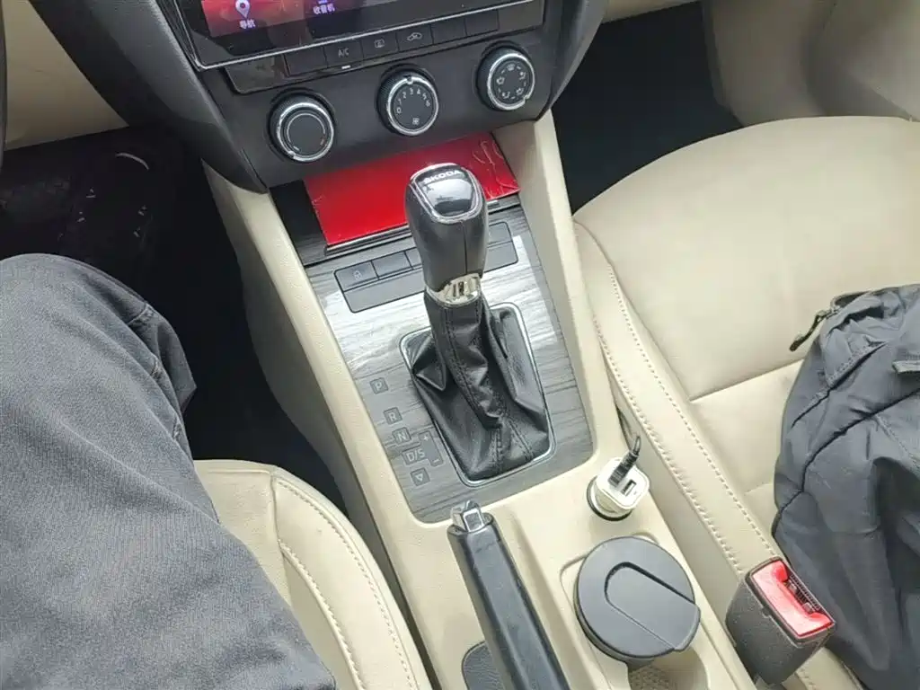 Škoda Octavia 2015 1.6L Automatic逸俊版 фото 14