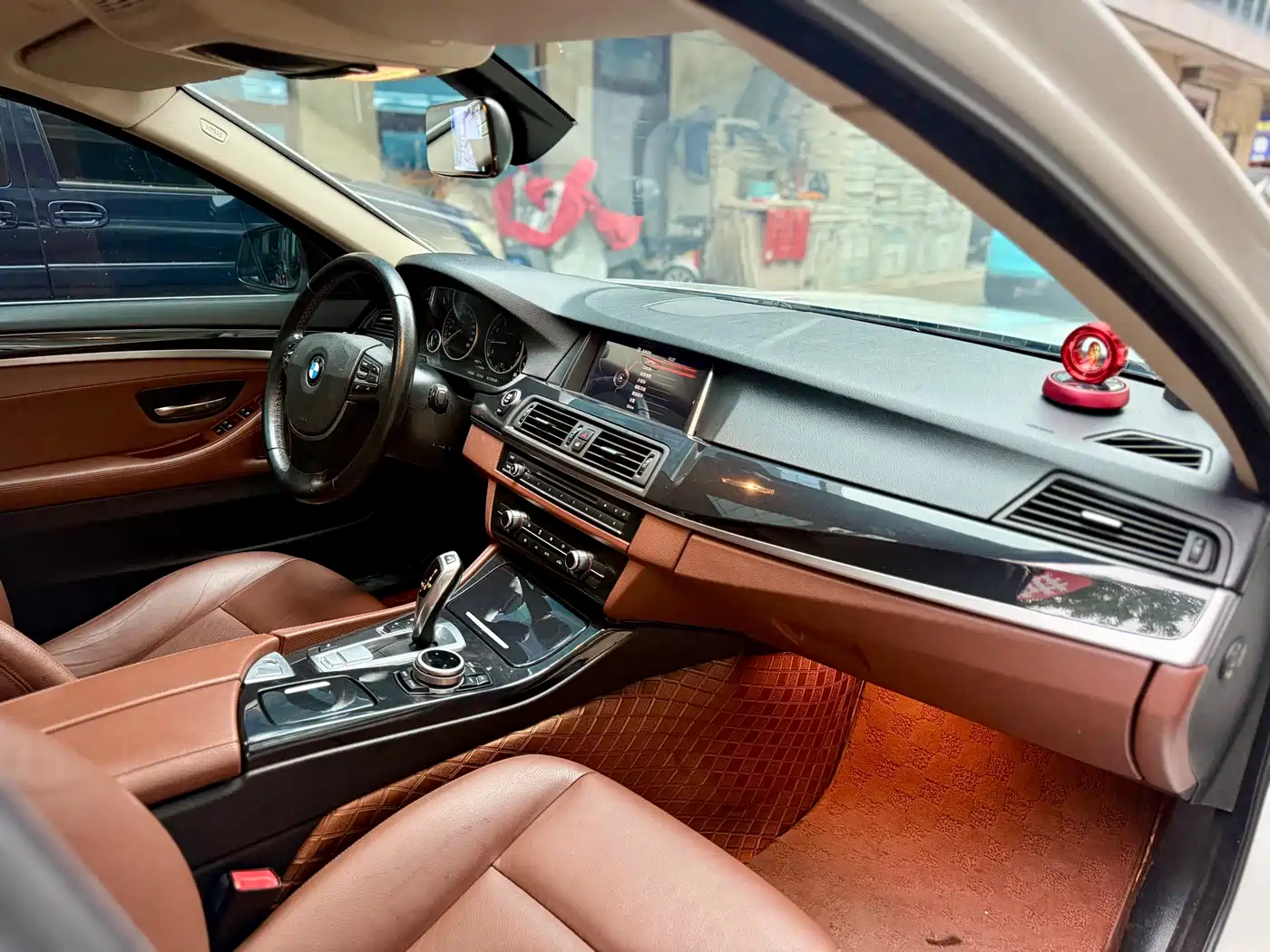 BMW 5 Series 2014 520Li Elegance фото 9