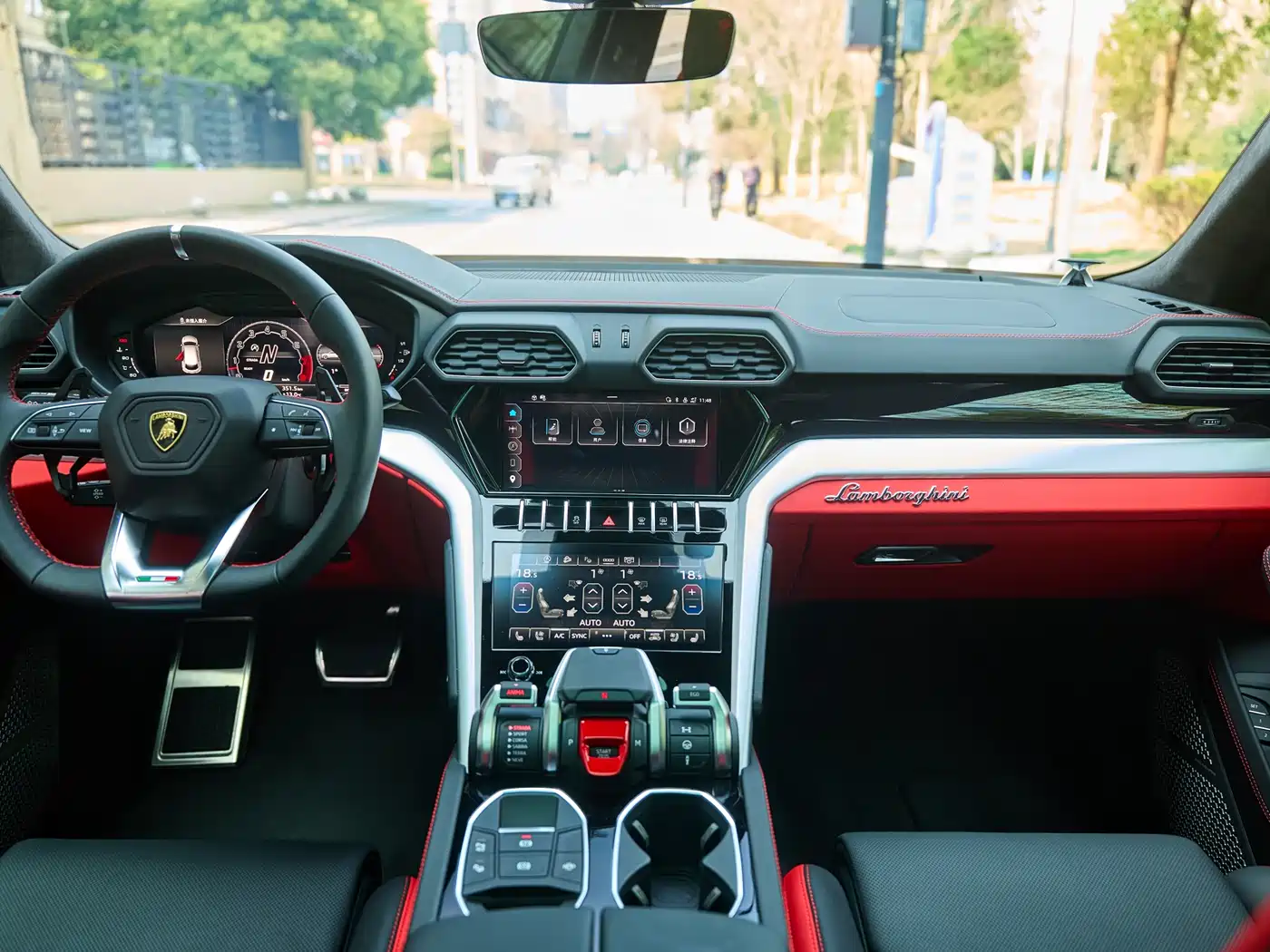 LAMBORGHINI URUS