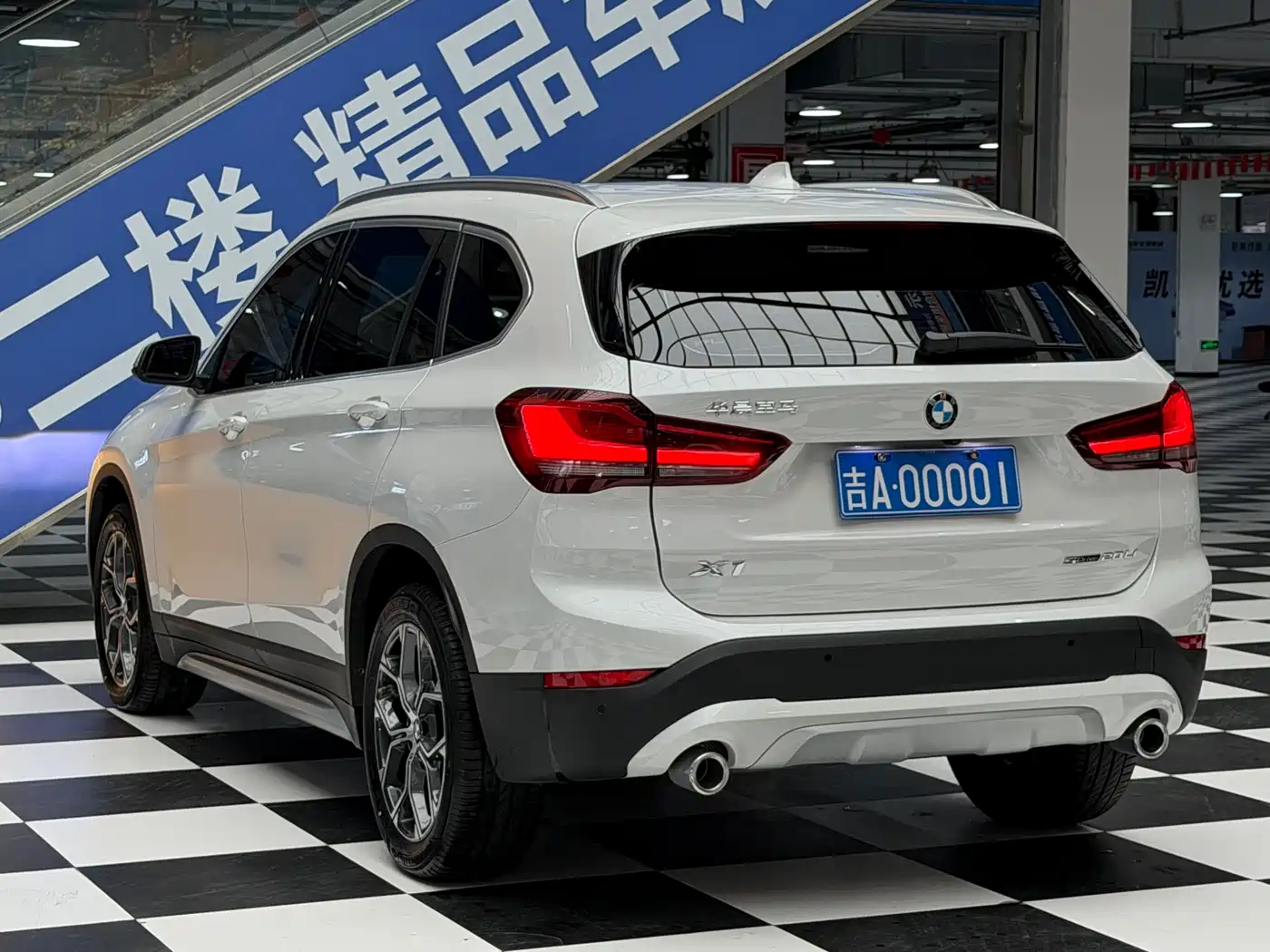 BMW X1 2022 sDrive20Li Fashion фото 8