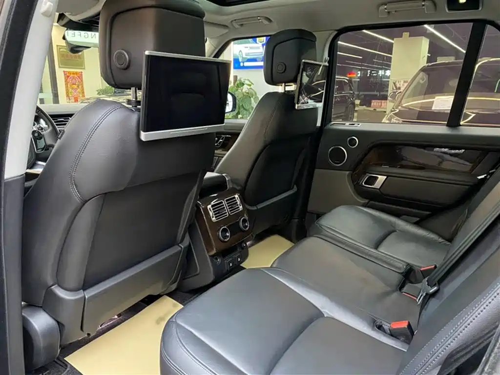Land Rover Range Rover 2021 3.0 L6 Golden Age Edition фото 15