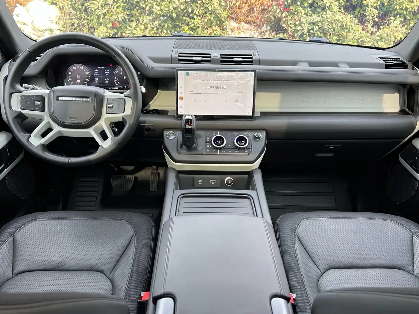 Land Rover Defender 2022 110 P400 X-DYNAMIC HSE фото 16