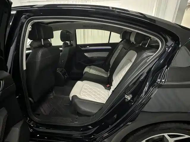 Volkswagen Magotan 2023 Model 2 Million Commemorative Edition 330TSI DSG Luxury фото 7