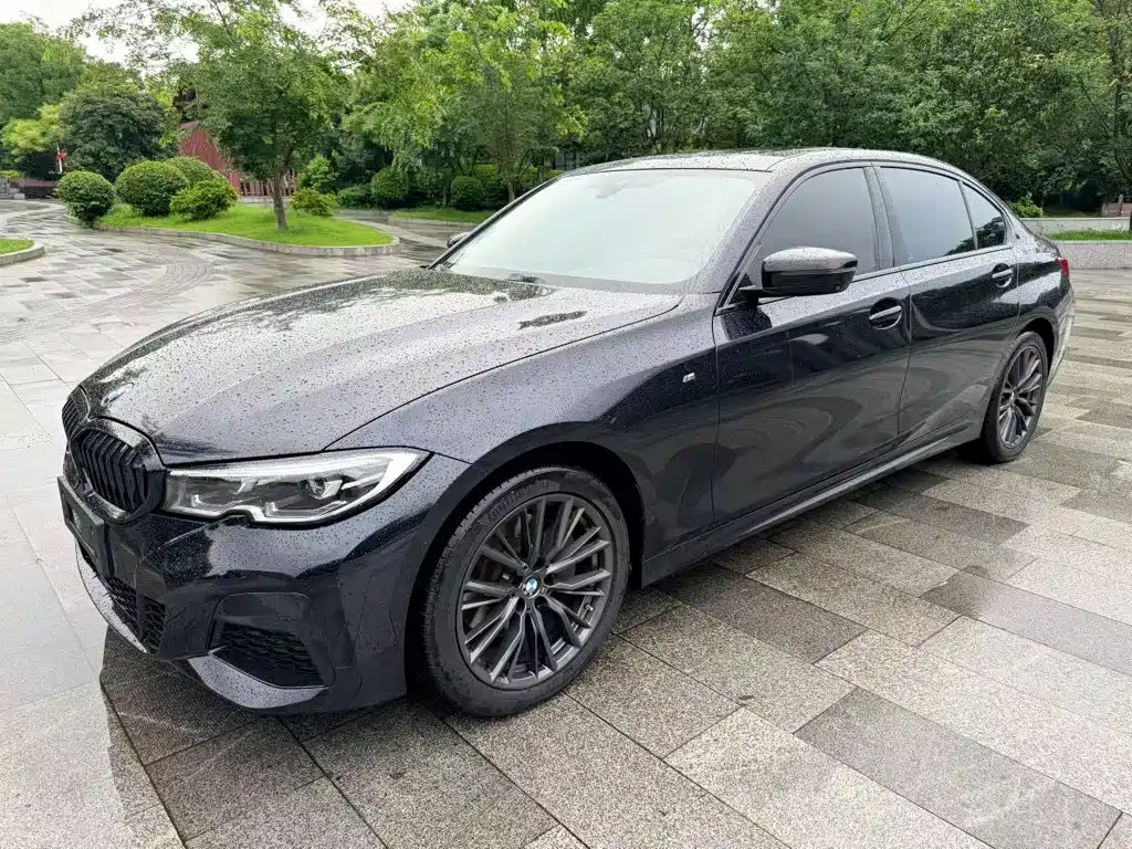 Photo 24 - BMW 3 Series