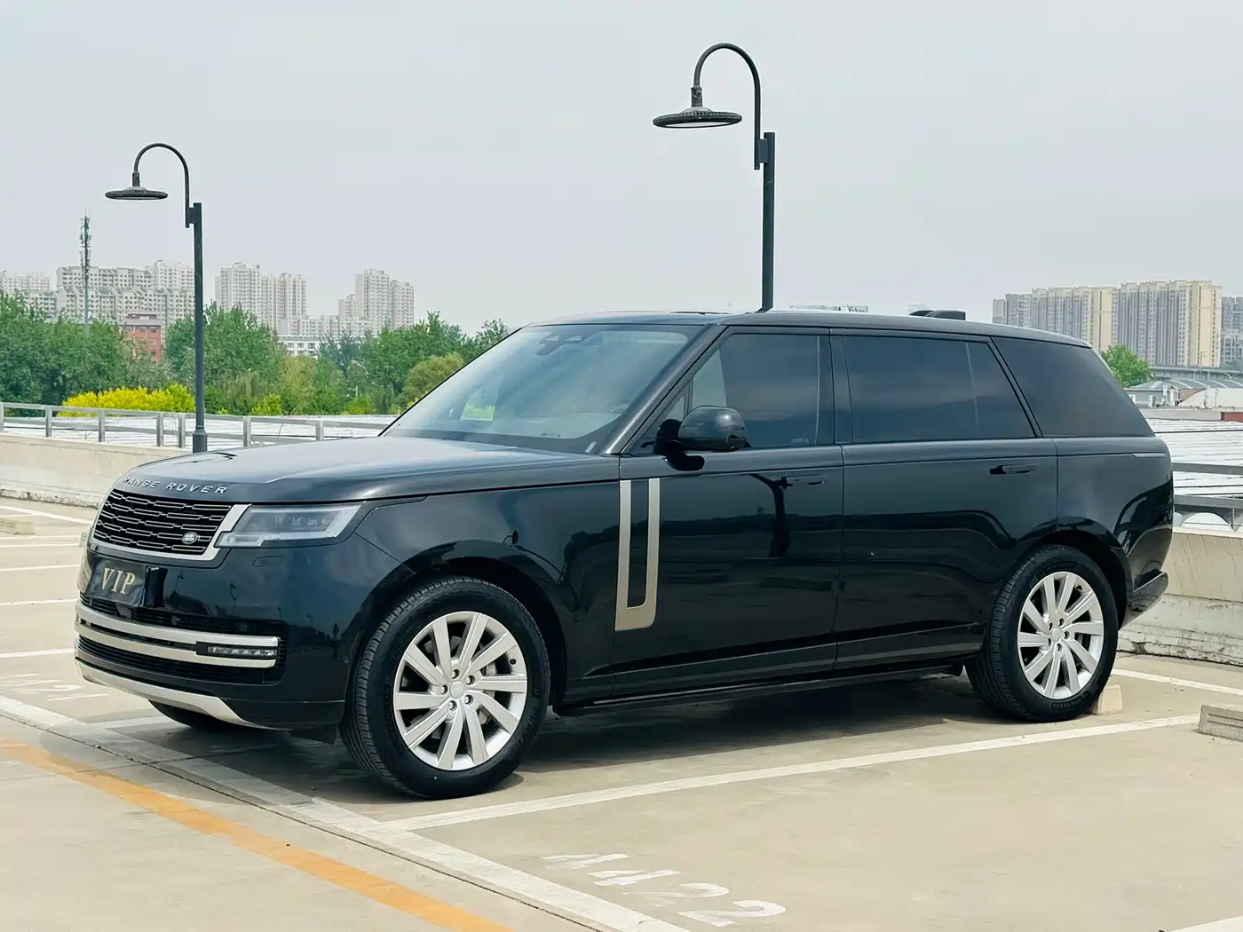 Land Rover Range Rover 2023 3.0 L6 400PS Golden Age 7-Seater Long Wheelbase
