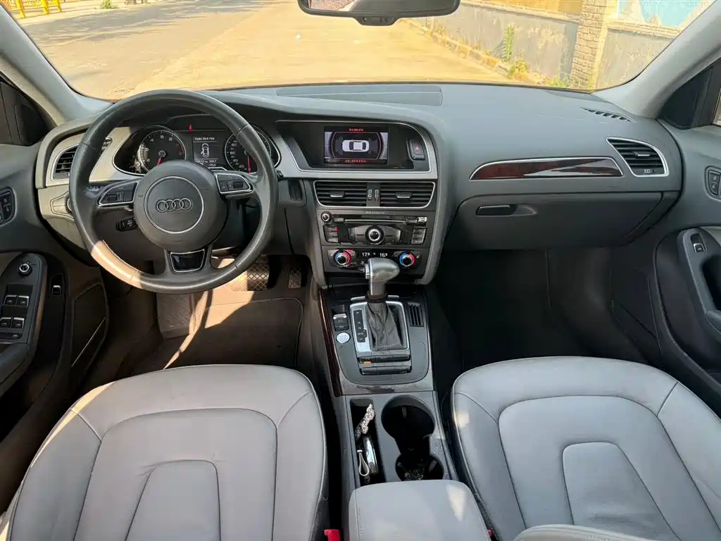 Audi A4L 2016 35 TFSI Collector's Edition S line Comfort фото 7