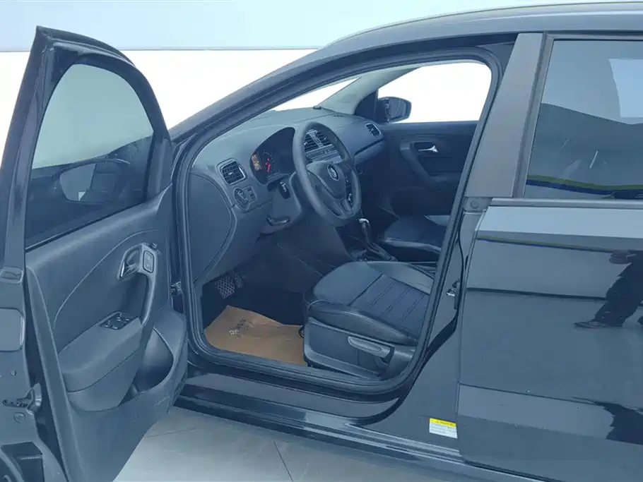 Volkswagen Polo 2014 1.4L Automatic Comfort Edition фото 9