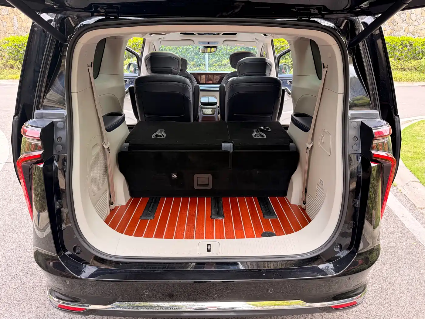 SAIC Maxus Maxus G90 2022 2.0T Nebula 7-Seater Edition фото 49