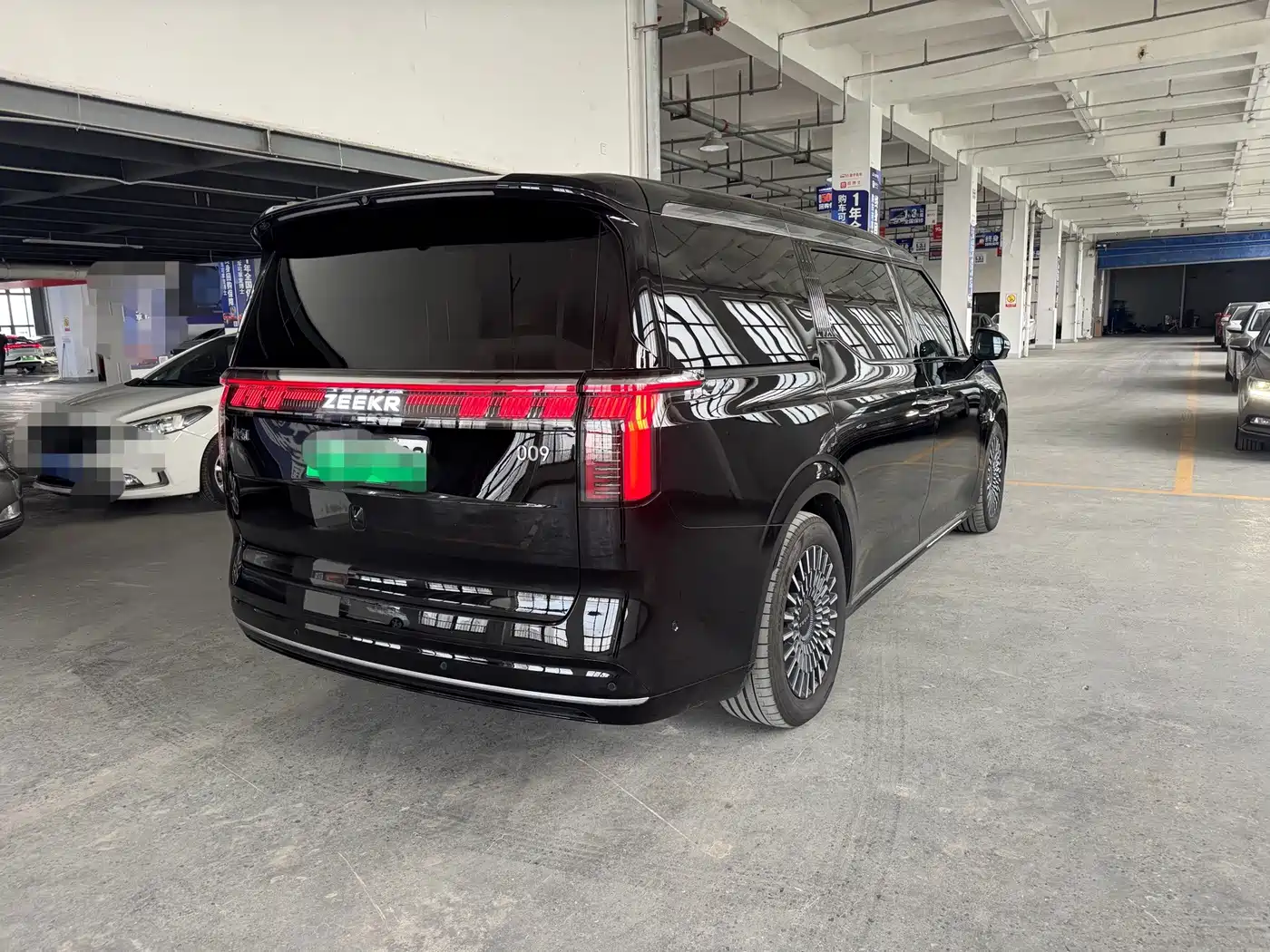 ZEEKR 009 2025 2024 7-Seat Aisle AWD Version 108kWh