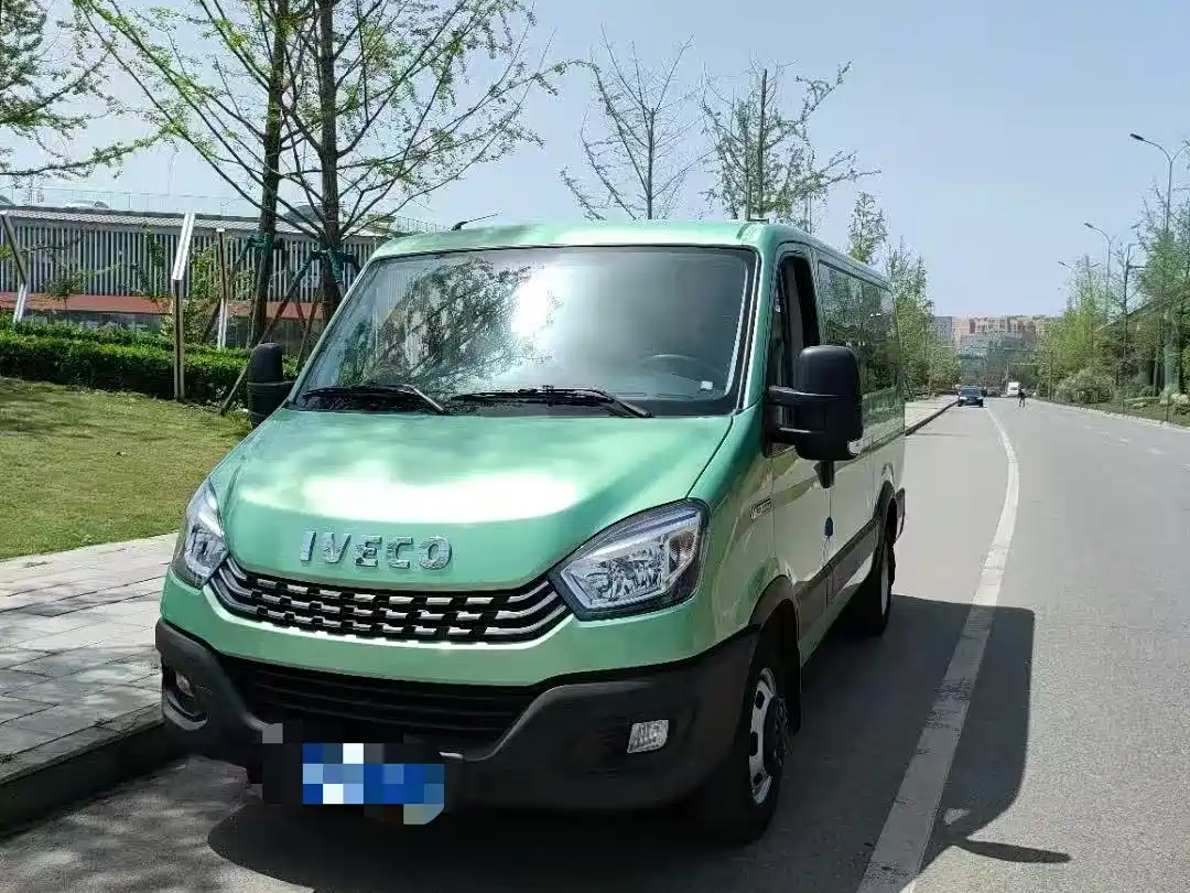Iveco Daily 2021 3.0T Automatic Chaorui Long Wheelbase Short Suspension Low Roof Sliding Door F1C