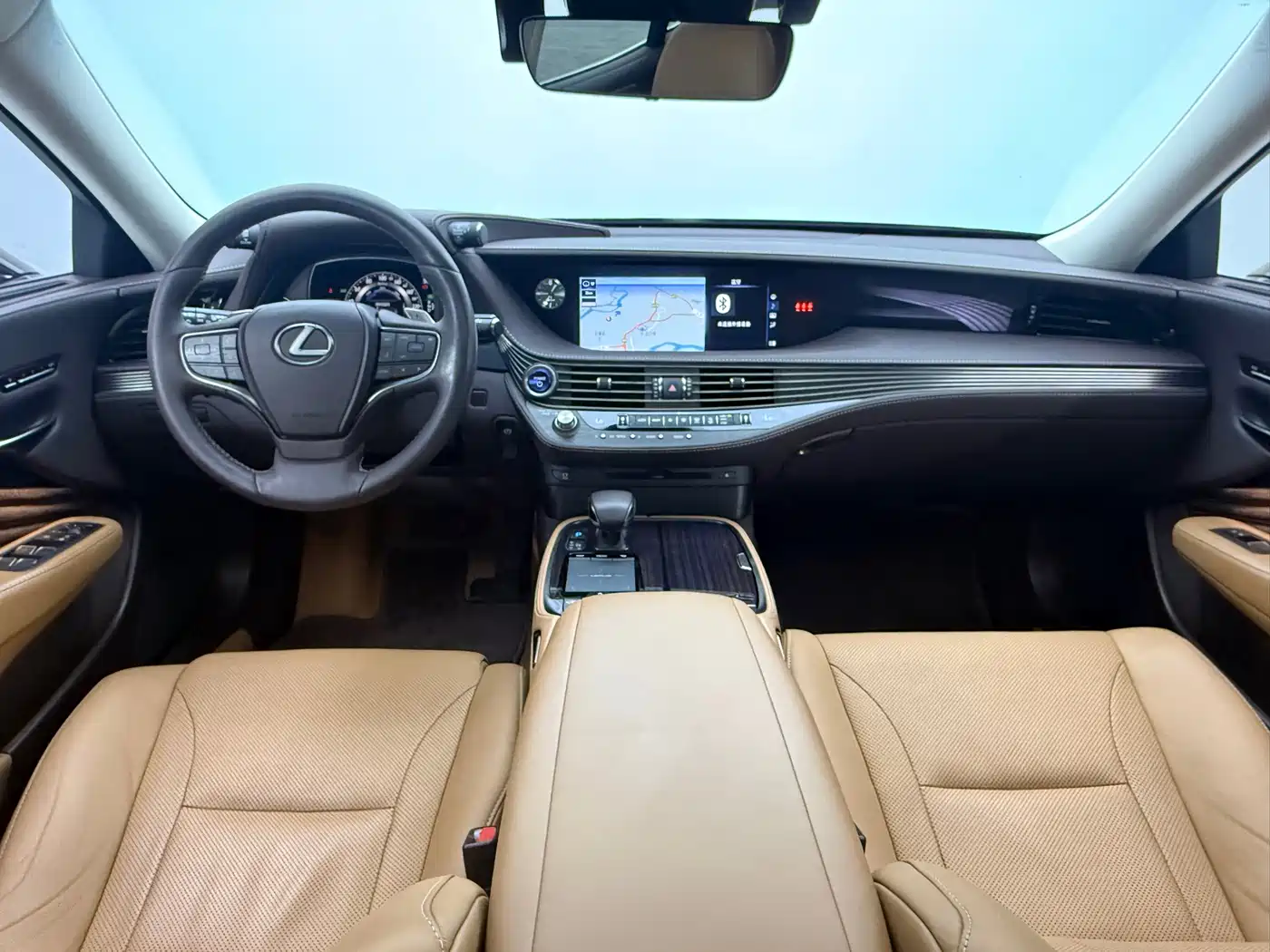 Фото 7 - Lexus LS