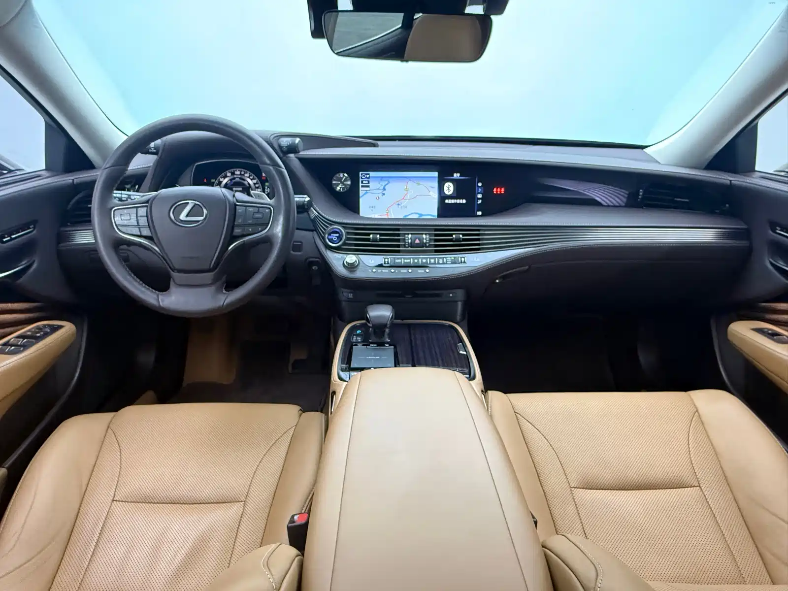 Фото 7 - Lexus LS