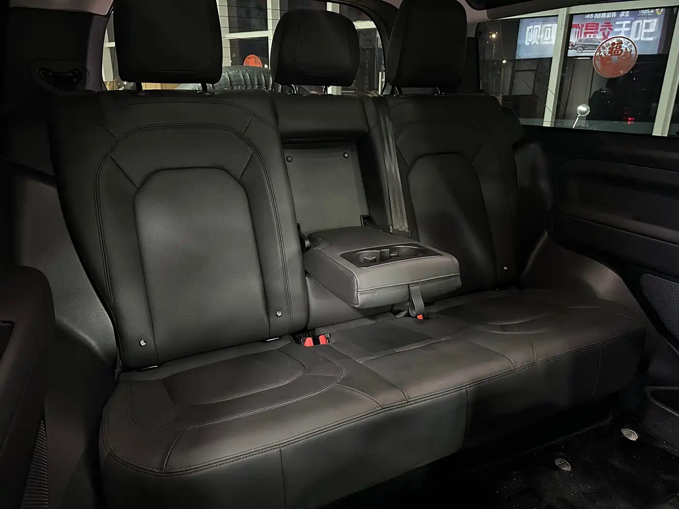 Land Rover Defender 2023 Facelift 90 3.0T P400 XS фото 7