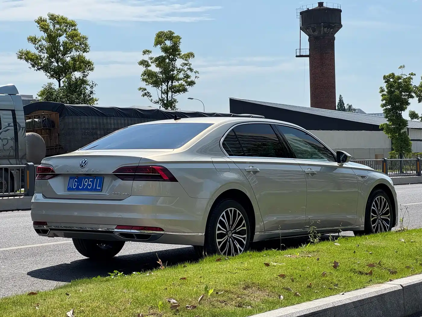 Volkswagen Phideon 2018 Facelift 380TSI FWD Business фото 16