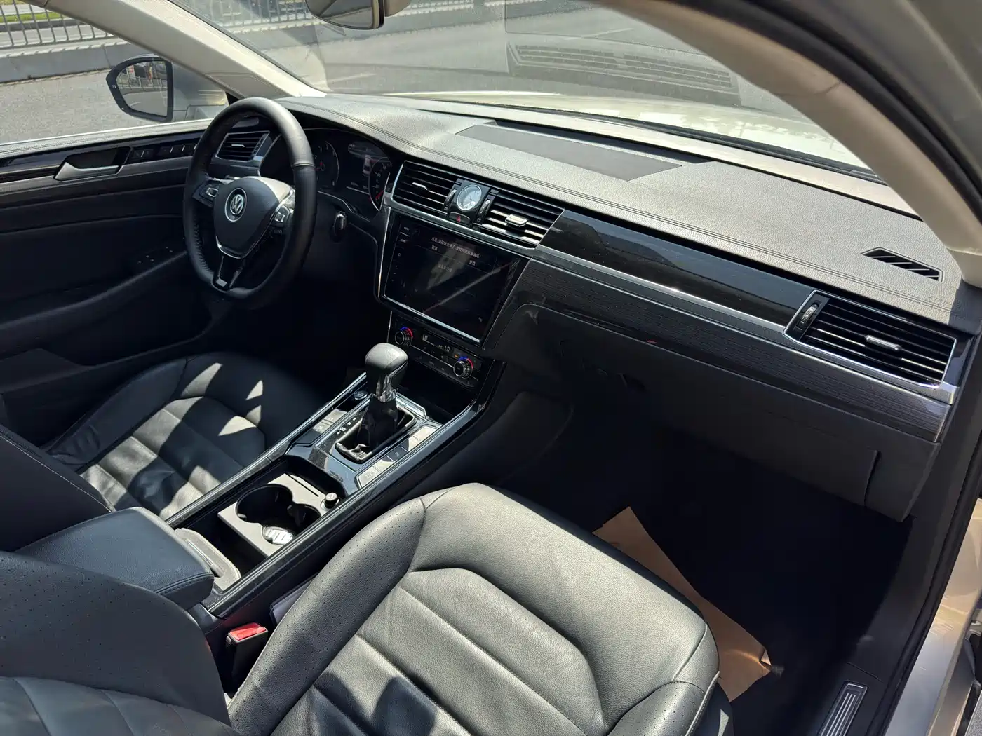 Volkswagen Phideon 2018 Facelift 380TSI FWD Business фото 9