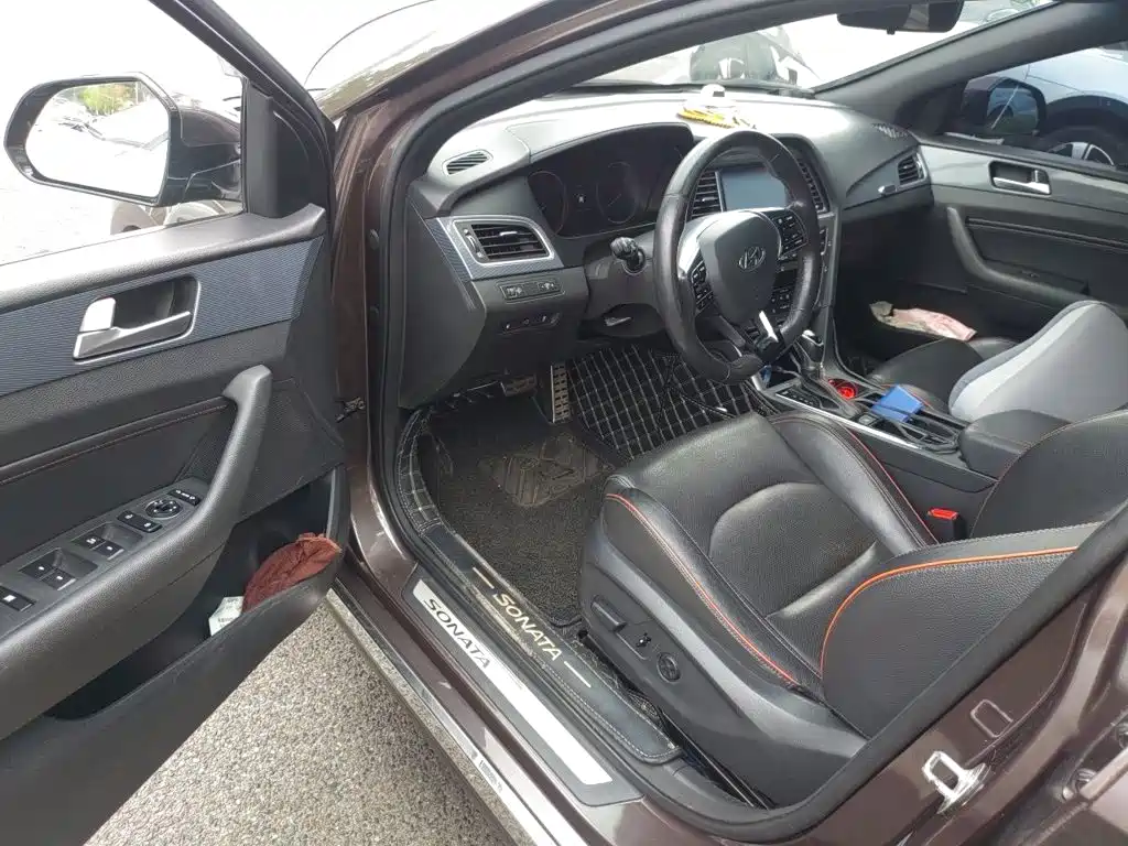 Фото 12 - Hyundai Sonata