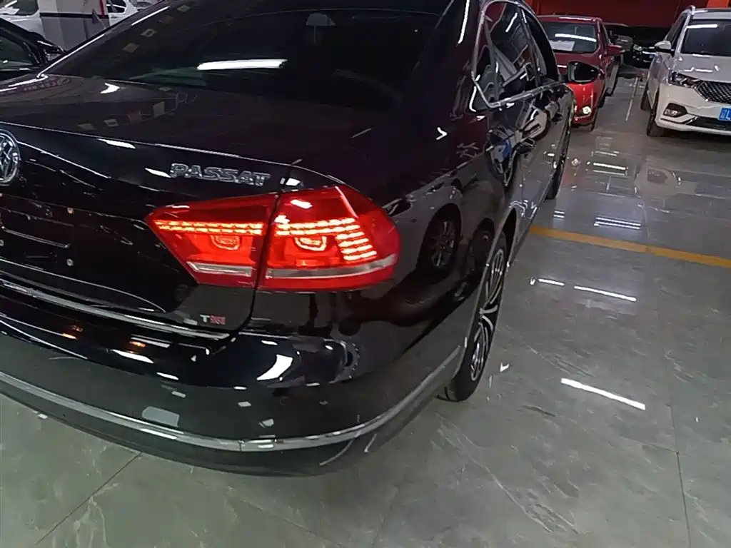 Volkswagen Passat 2015 1.8TSI DSG Prestige Edition фото 8
