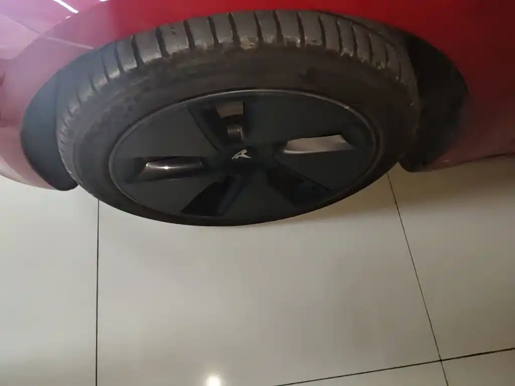 Photo 23 - Tesla Model 3