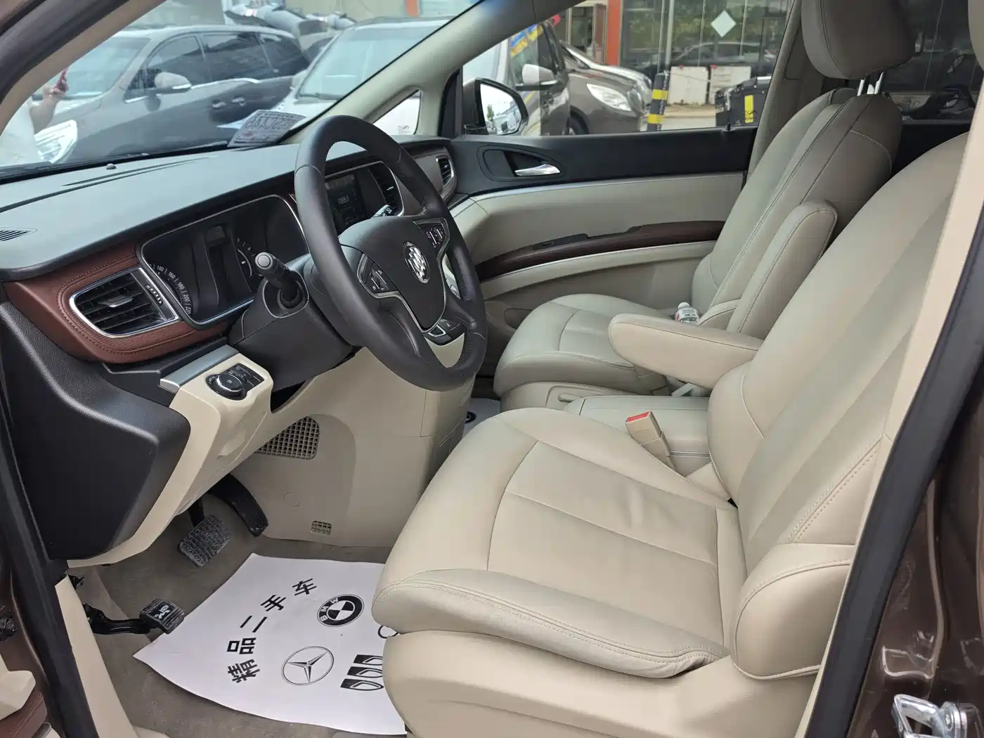 Buick GL8 2018 28T Premium Model China VI фото 4