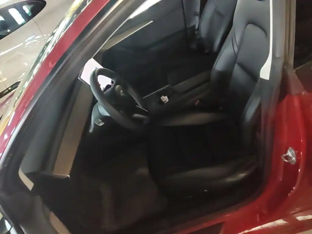 Photo 15 - Tesla Model 3