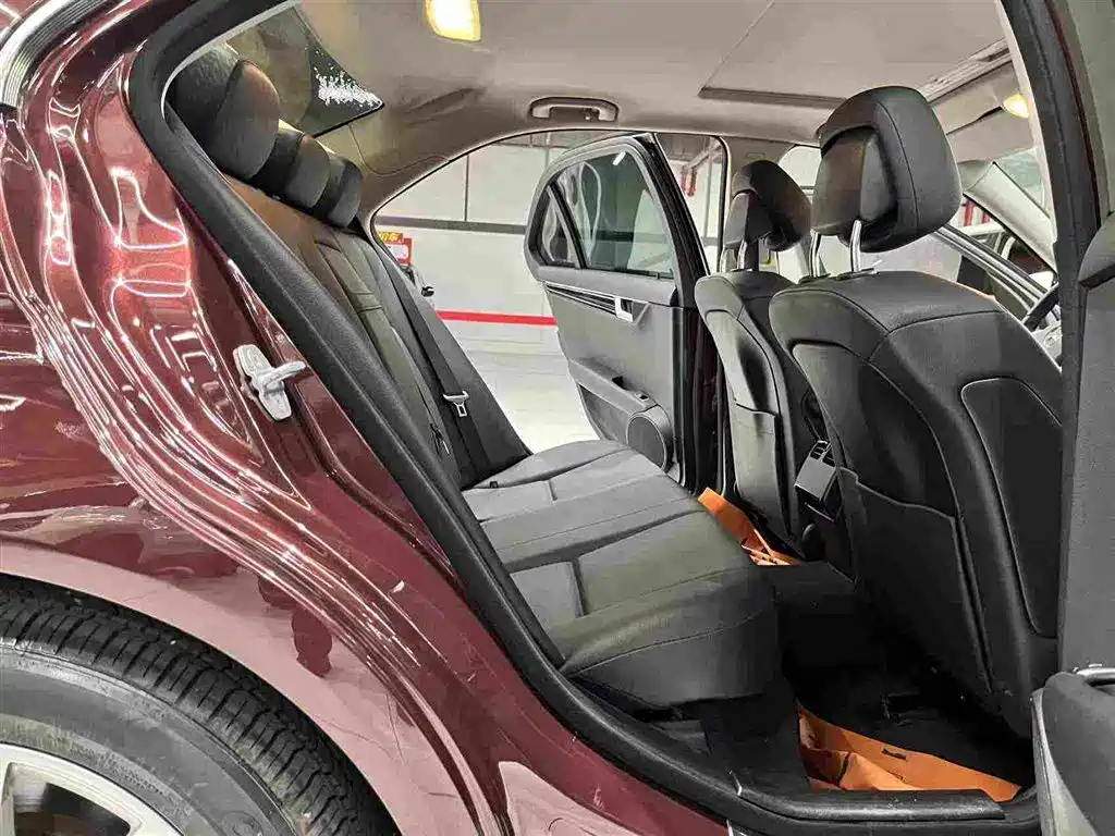 Фото 12 - Mercedes-Benz C-Class