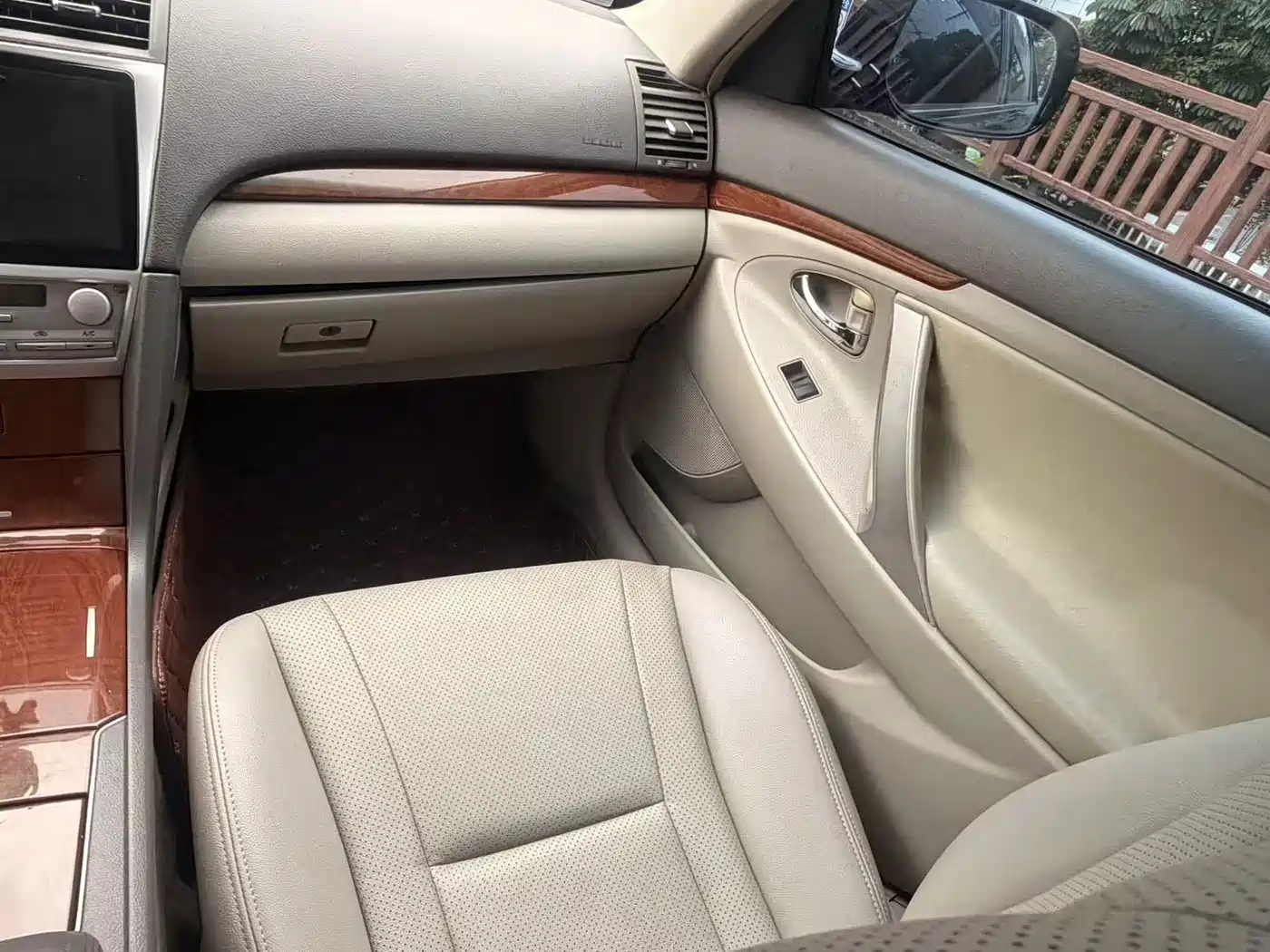 Photo 16 - Toyota Camry