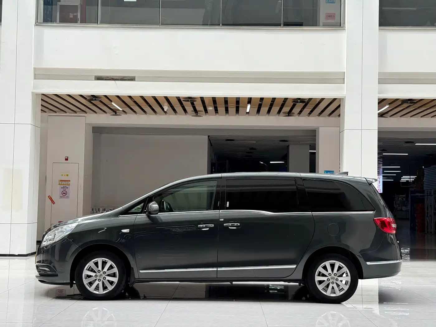 Фото 8 - Buick GL8