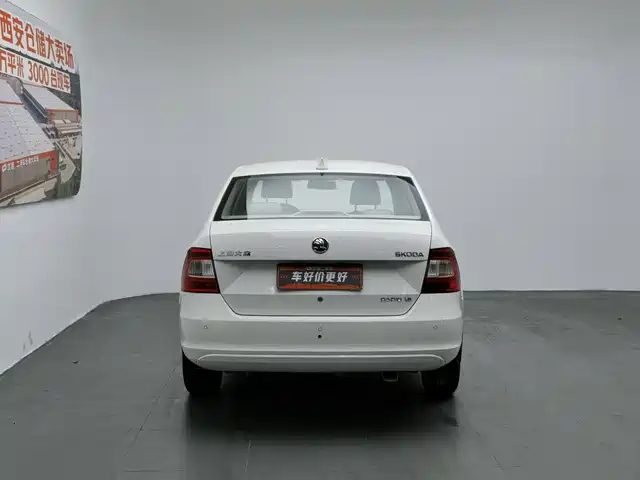 Škoda Rapid 2013 1.6L Automatic Preferred — фото 4