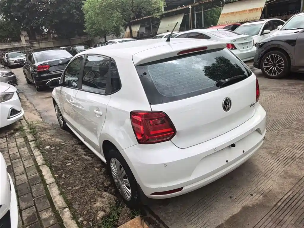 Volkswagen Polo 2016 1.6L Automatic Comfort фото 5